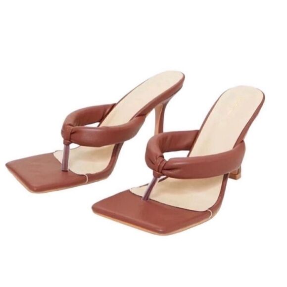 PrettyLittleThing Padded Brown Square Mouth Thong
Sandals(Size 5) - Picture 2 of 10